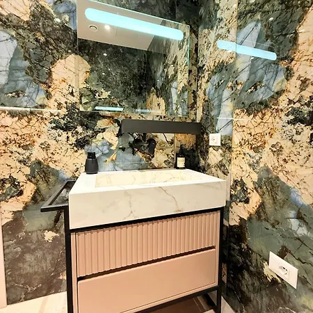 Luxury In The Vertical Forest Building Lägenhet