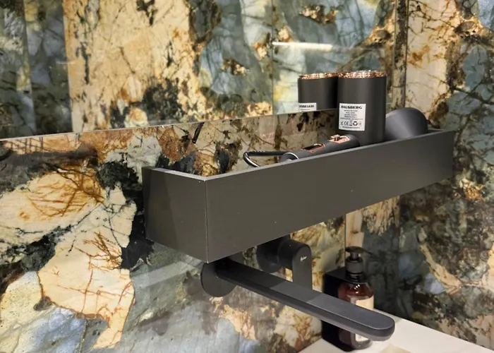 公寓 Luxury In The Vertical Forest Building 地拉那