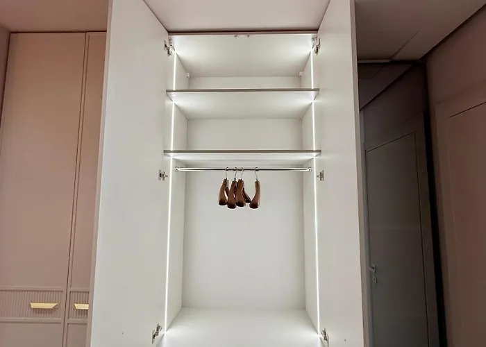 Luxury In The Vertical Forest Building * 地拉那