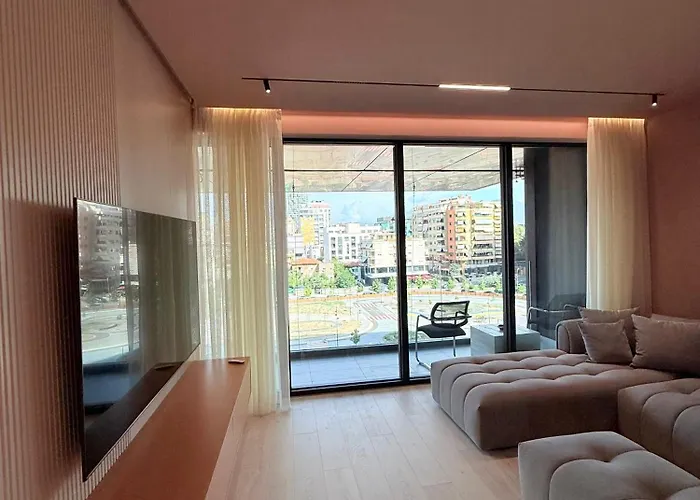 Luxury In The Vertical Forest Building 地拉那