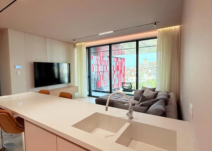 公寓 Luxury In The Vertical Forest Building 地拉那